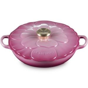 Alternative view of Chảo gang Le Creuset Petal Braiser có nắp 26cm 2.2L - Hồng Berry